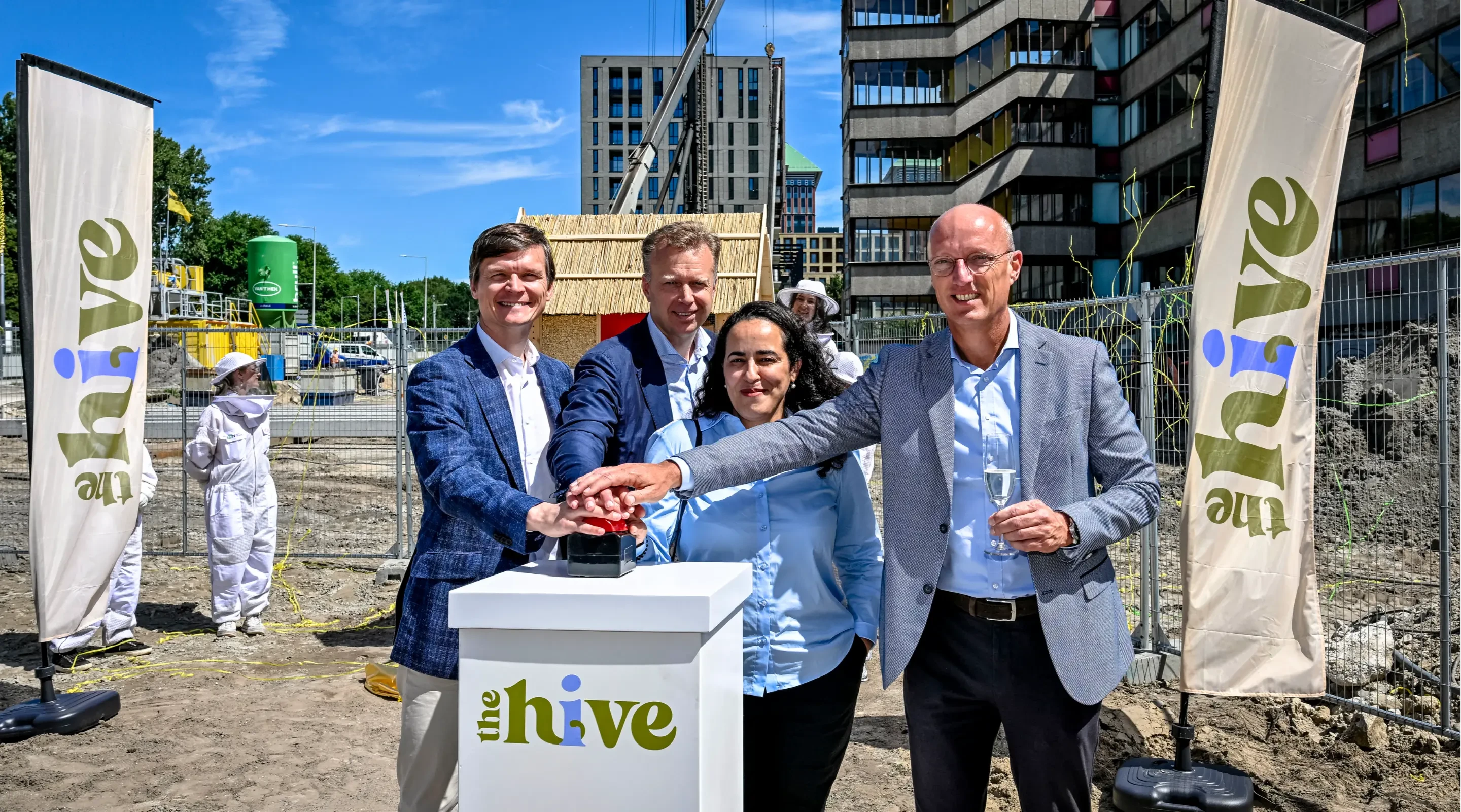 Bouw The Hive Amsterdam van start